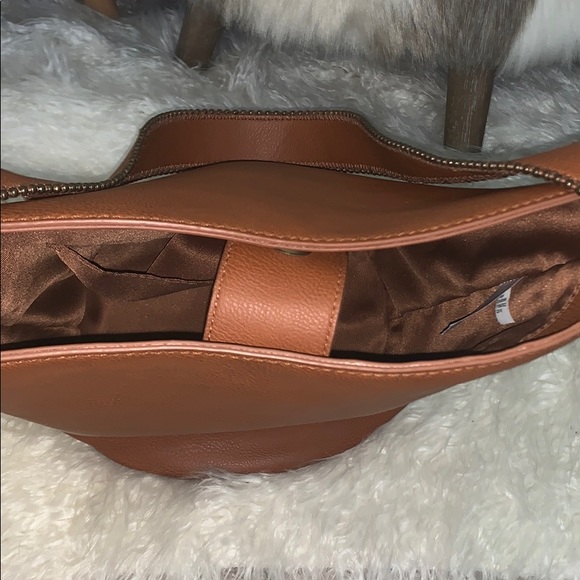 Universal Thread Bucket Bag - Picture 4 of 5